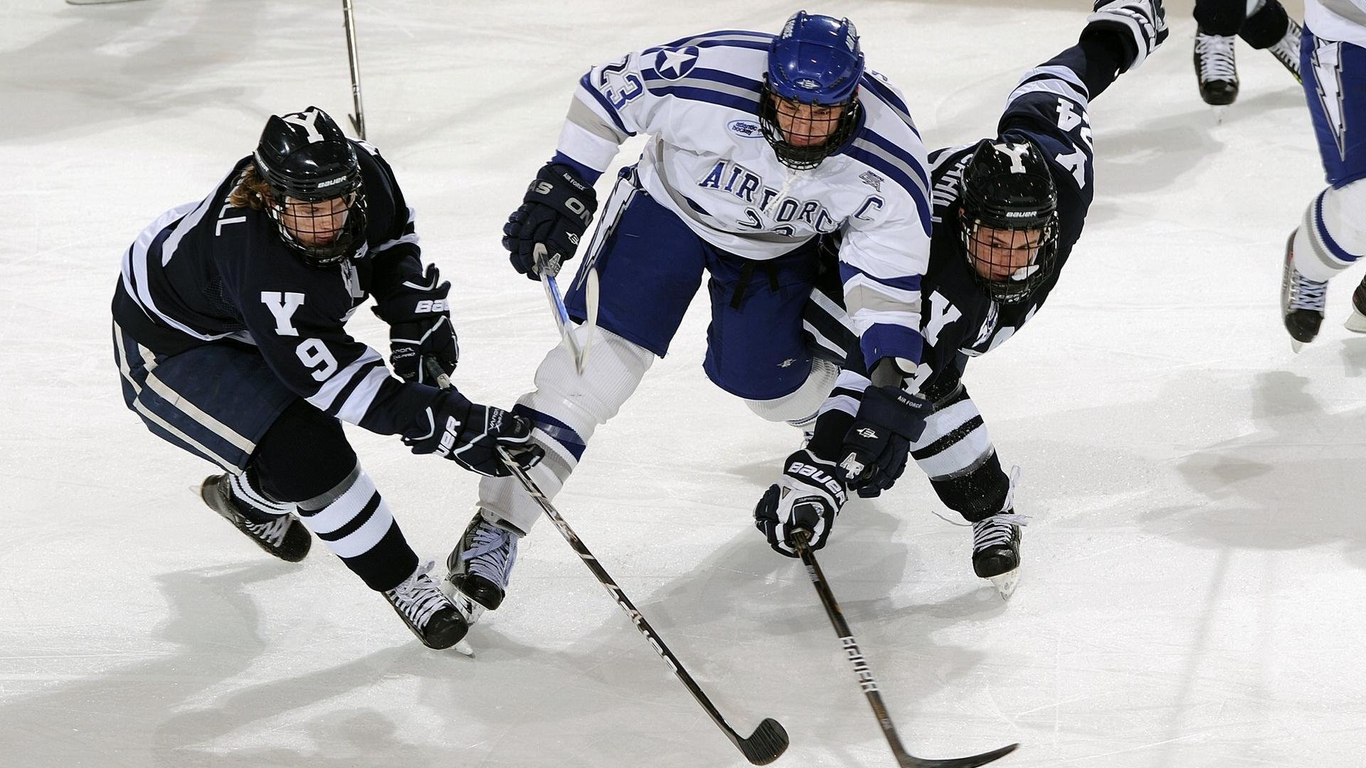 伯恩利防守球员泰科夫奋力封堵射门，难挡对手攻势，伯恩利防守怎么样