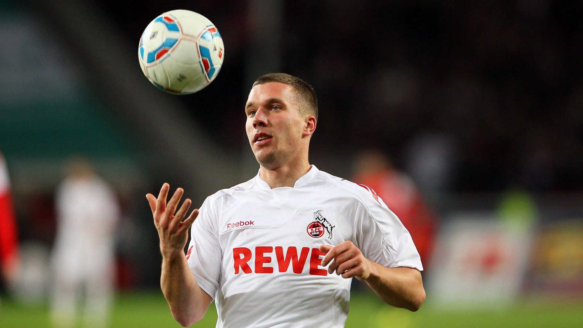 欧冠赛场惊喜连连，实力球队相继被淘汰，欧冠赛场惊喜连连,实力球队相继被淘汰了